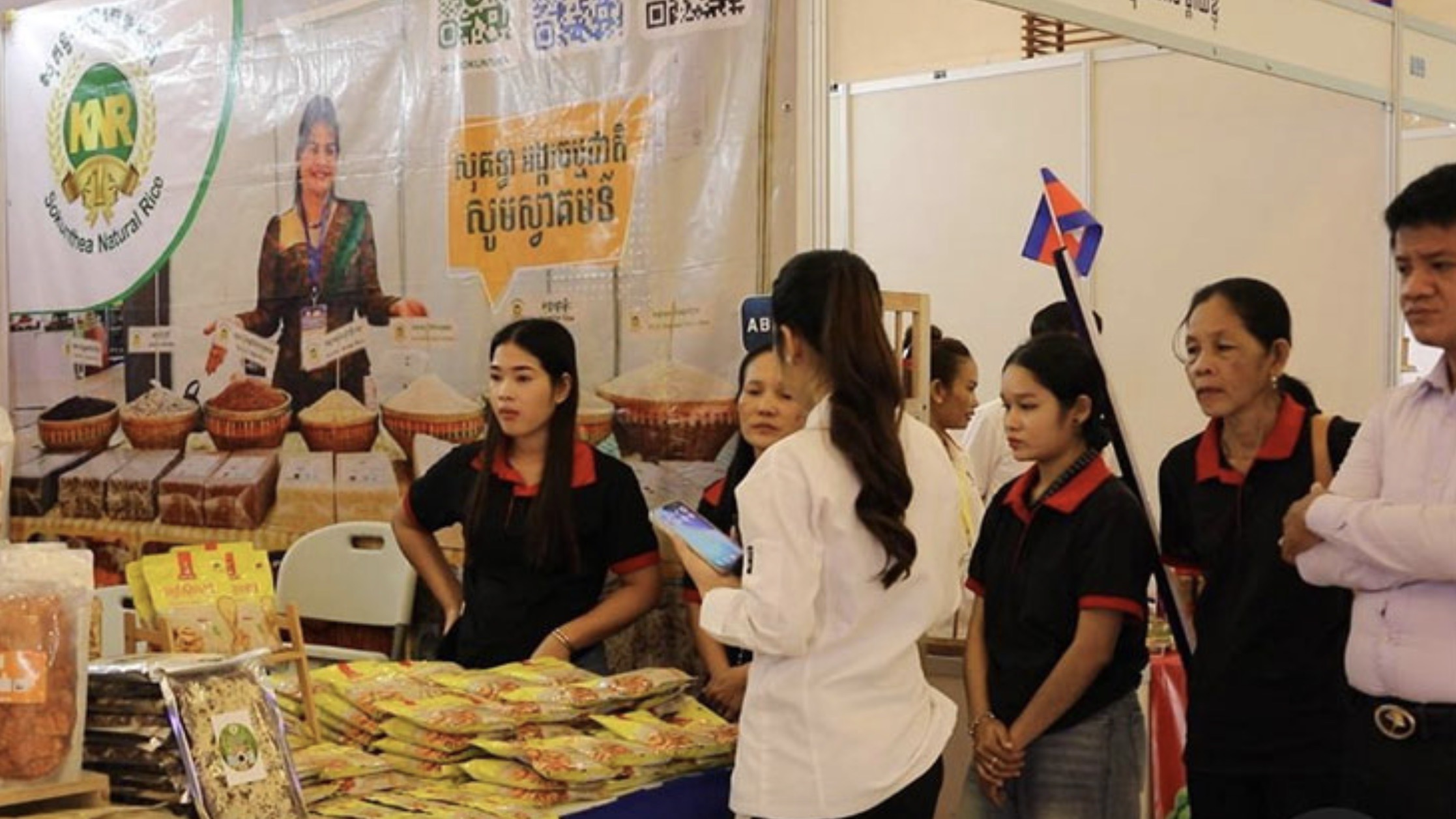 第二届高棉产品展览会在金边钻石岛会展中心启幕