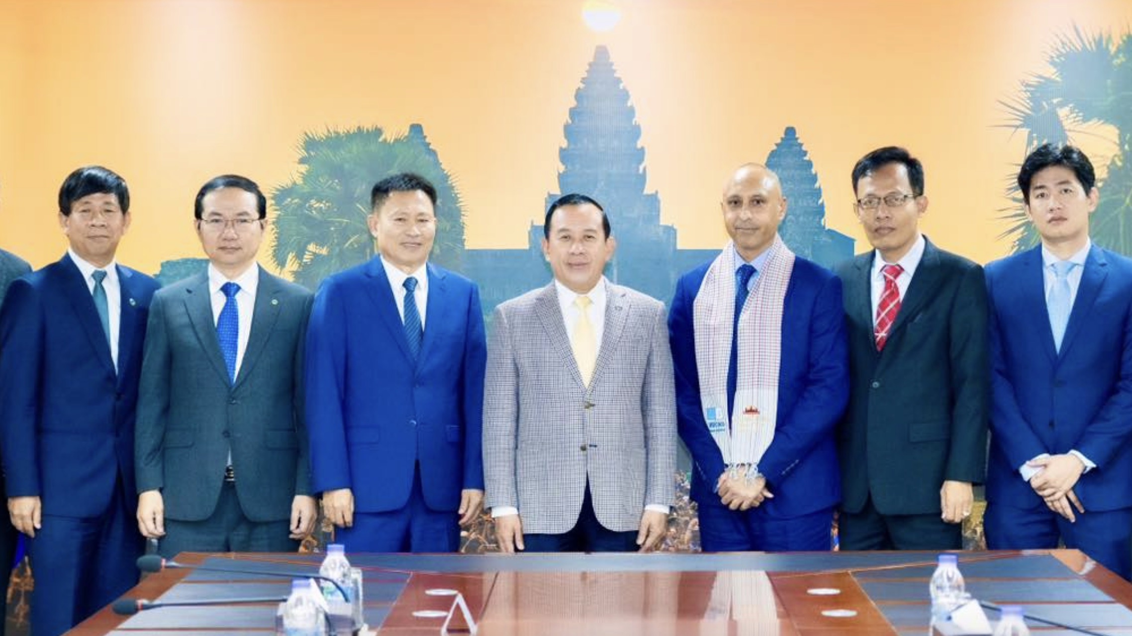 柬埔寨旅游部会见英国AROSCO公司，共商高尔夫赛事与旅游推广事宜