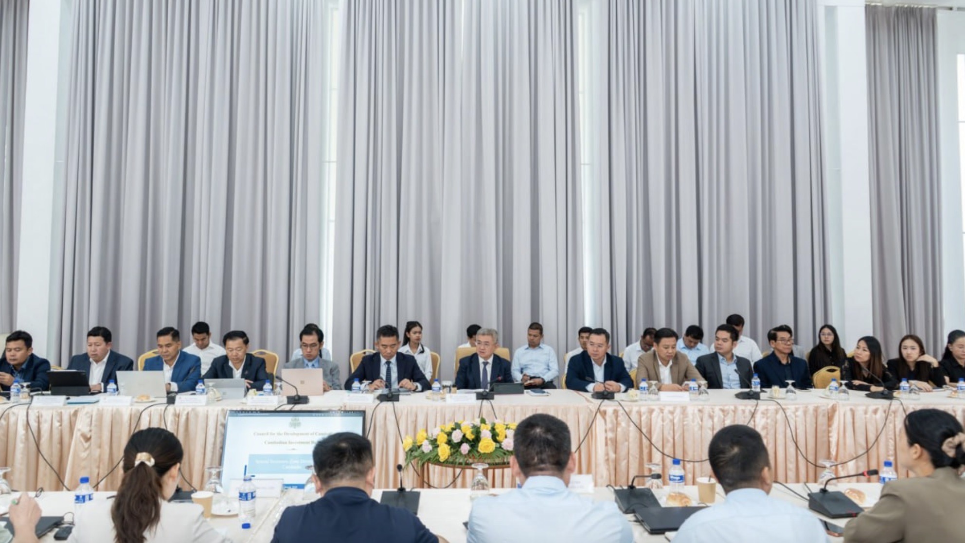 柬埔寨投资委秘书长谢无敌会见8家轮胎企业代表，推动轮胎产业供应链建设