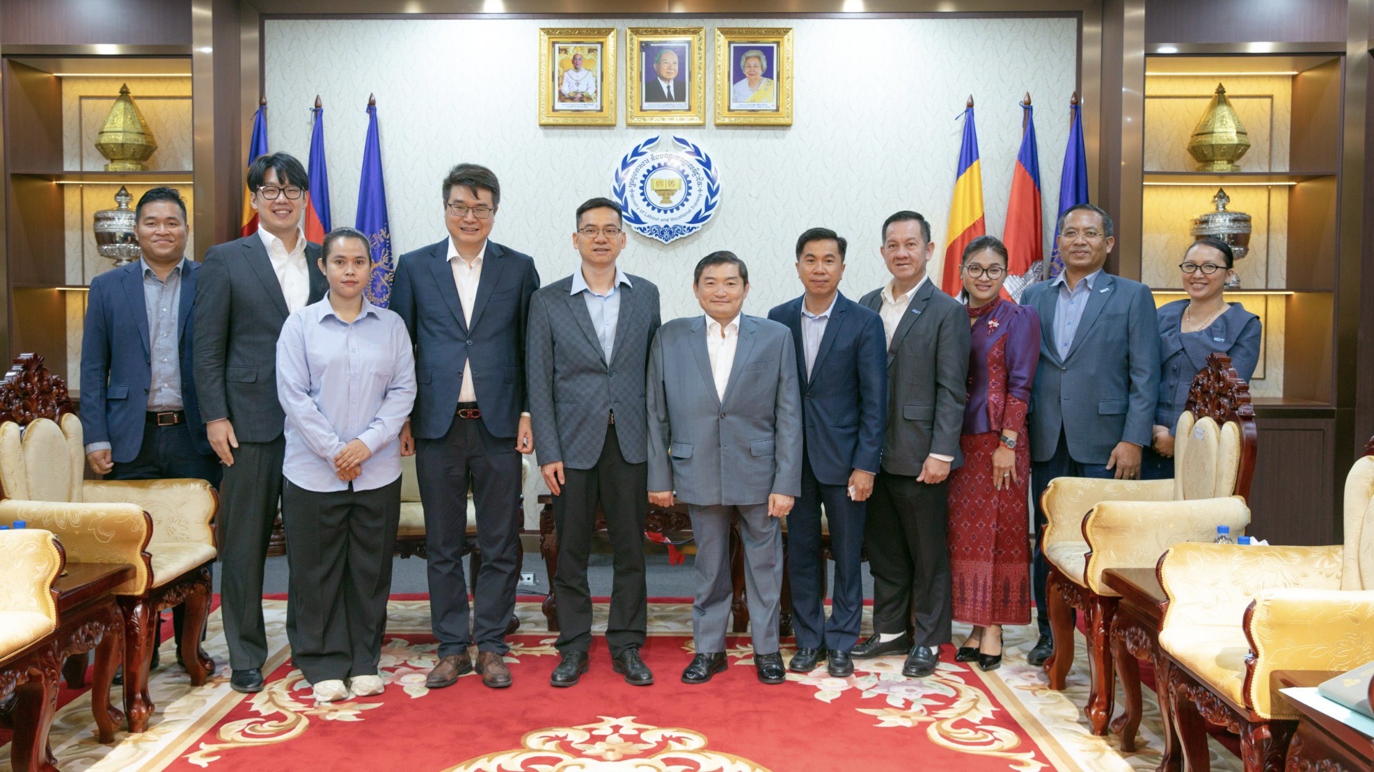 柬埔寨劳工部长与比亚迪高层会晤，共推电动车人才培养与绿色发展