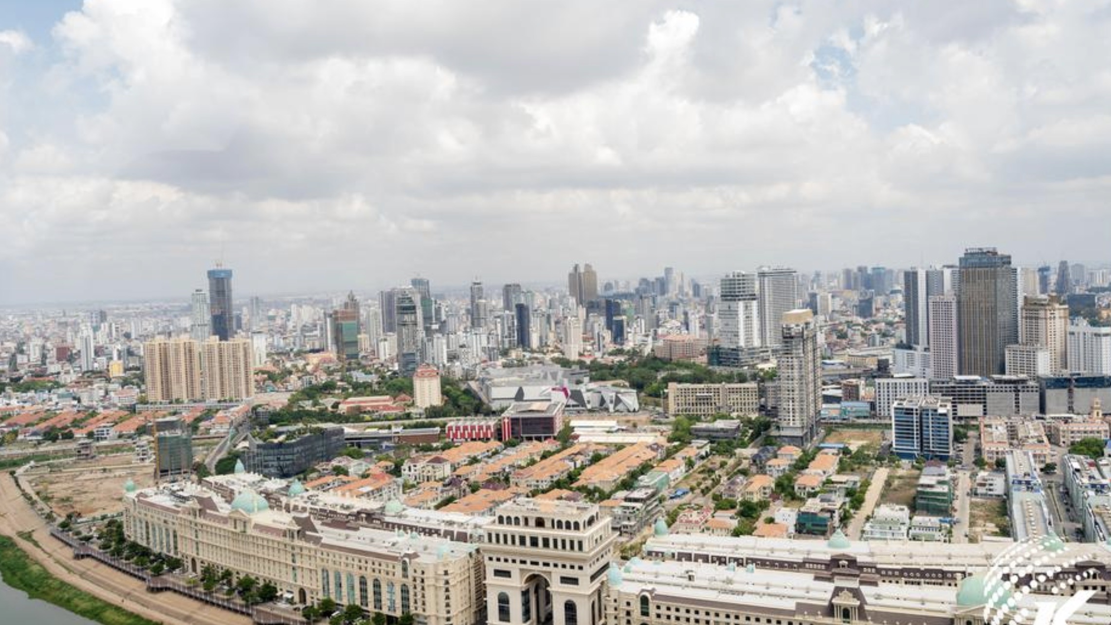 穆迪报告上调柬埔寨经济展望至稳定，同步提示发展机遇与潜在风险