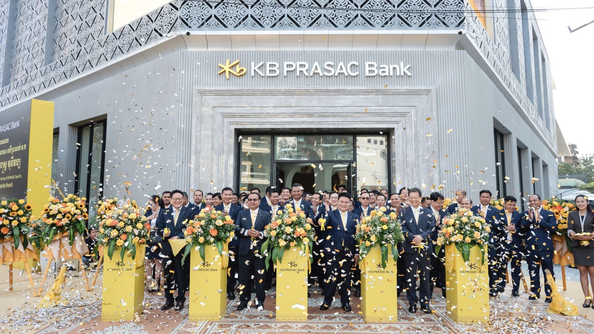 柬埔寨去美元化再进一步！KB PRASAC Bank宣布全员工资改用瑞尔发放